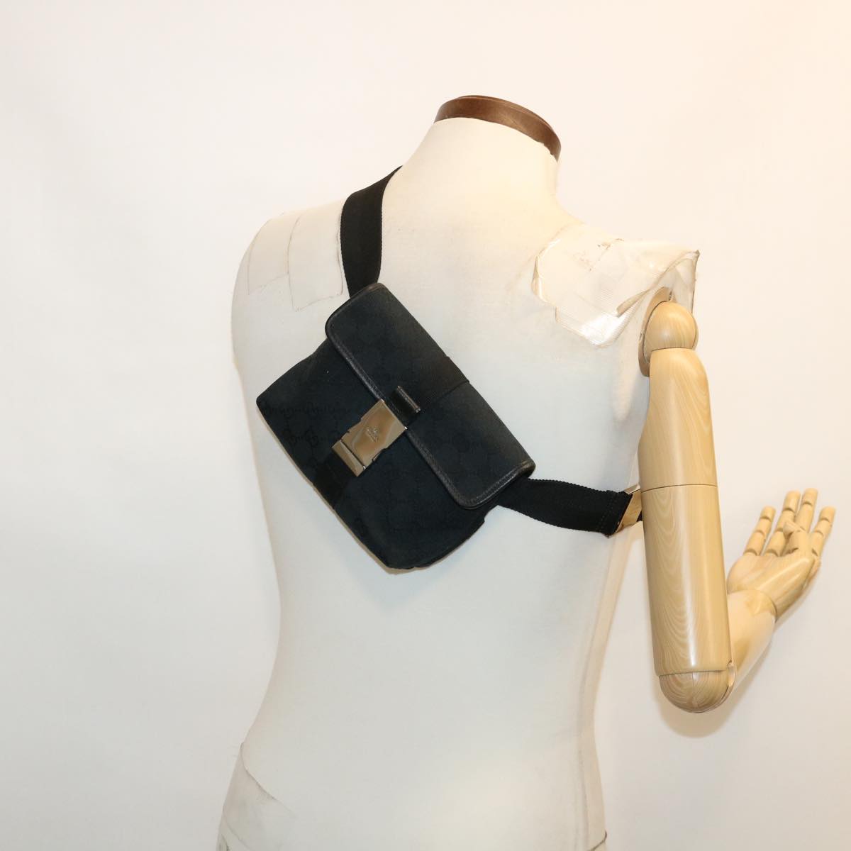 GUCCI GG Canvas Waist Bag Black yk5537