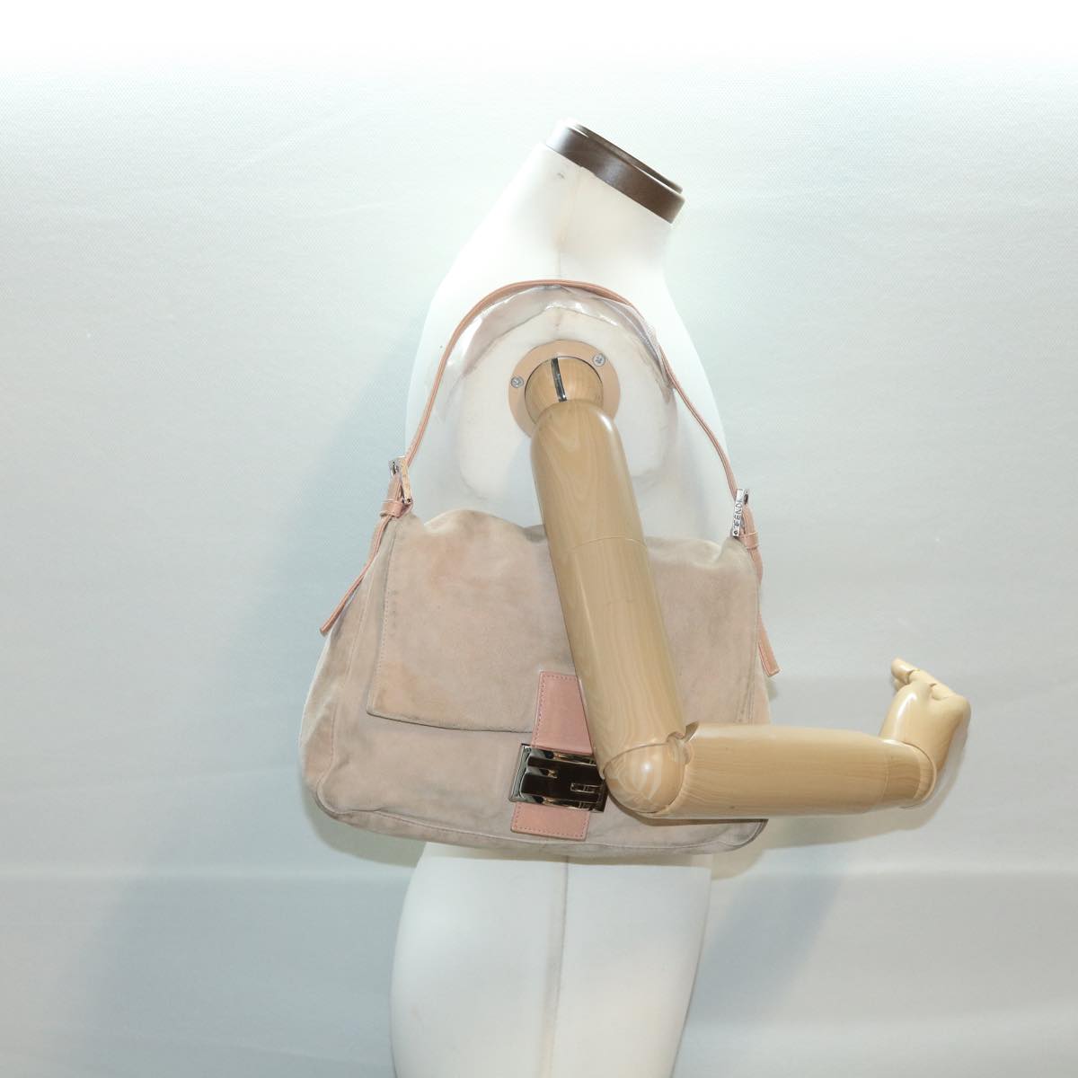 FENDI Mamma Baguette Shoulder Bag Suede Beige yk6145B