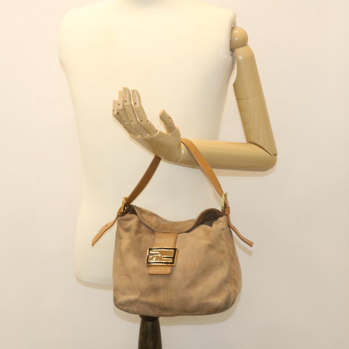 FENDI Mamma Baguette Shoulder Bag Suede Beige 2370/26426 yk6310