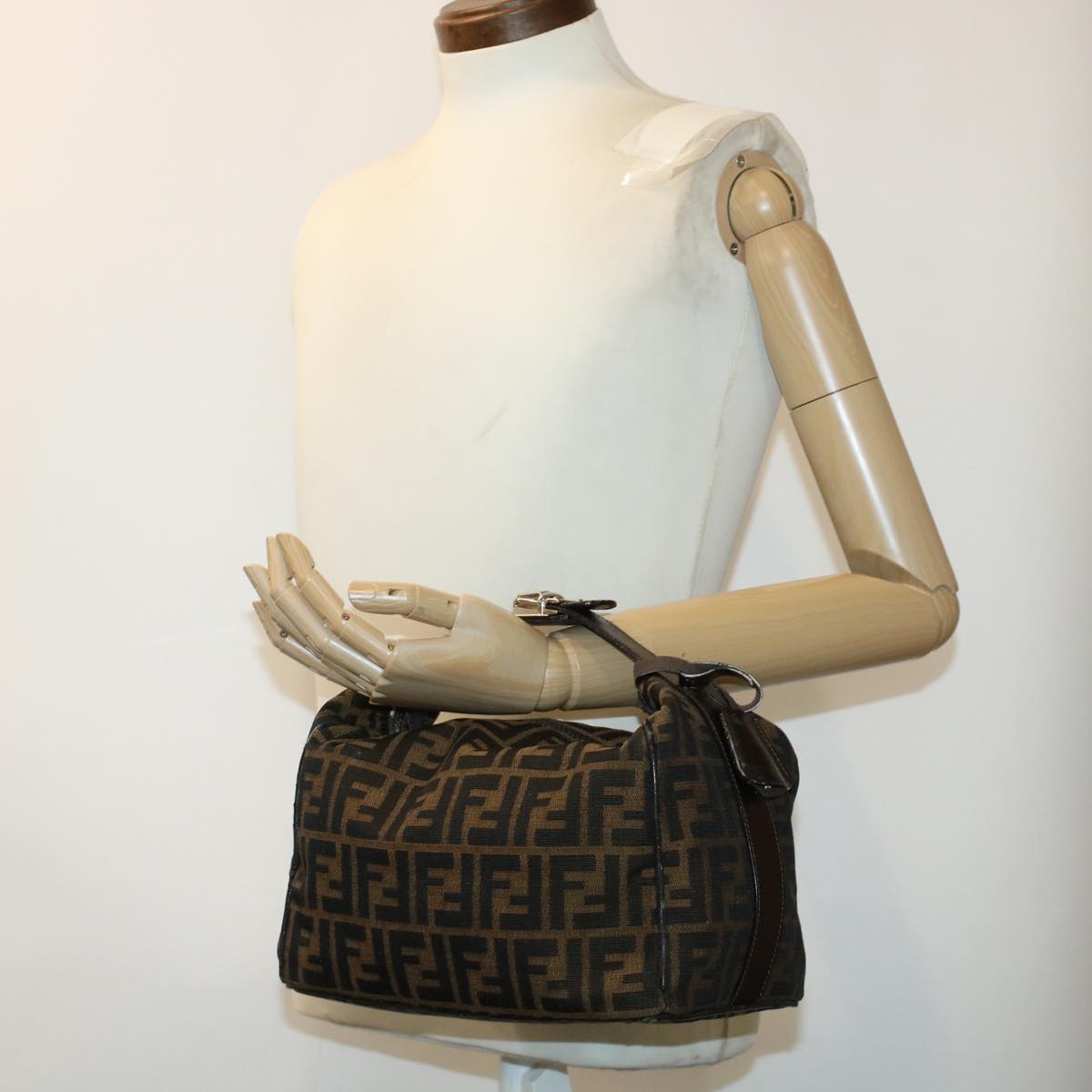 FENDI Zucca Canvas Hand Bag Black Brown yk6888B
