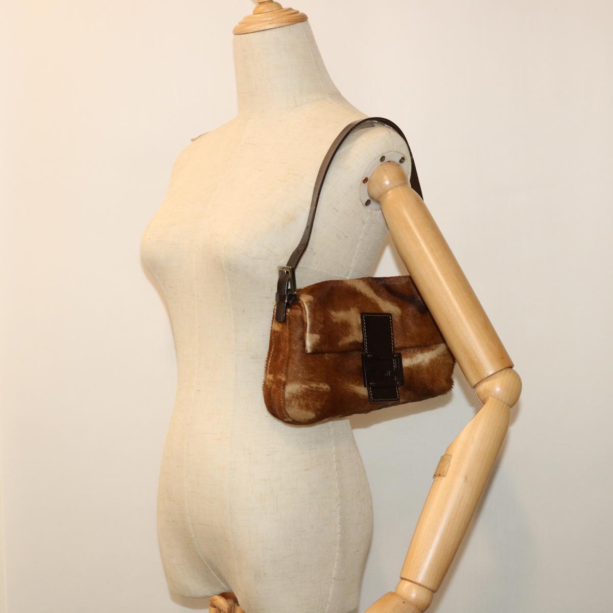 FENDI Mamma Baguette Shoulder Bag Harako leather Brown yk8292