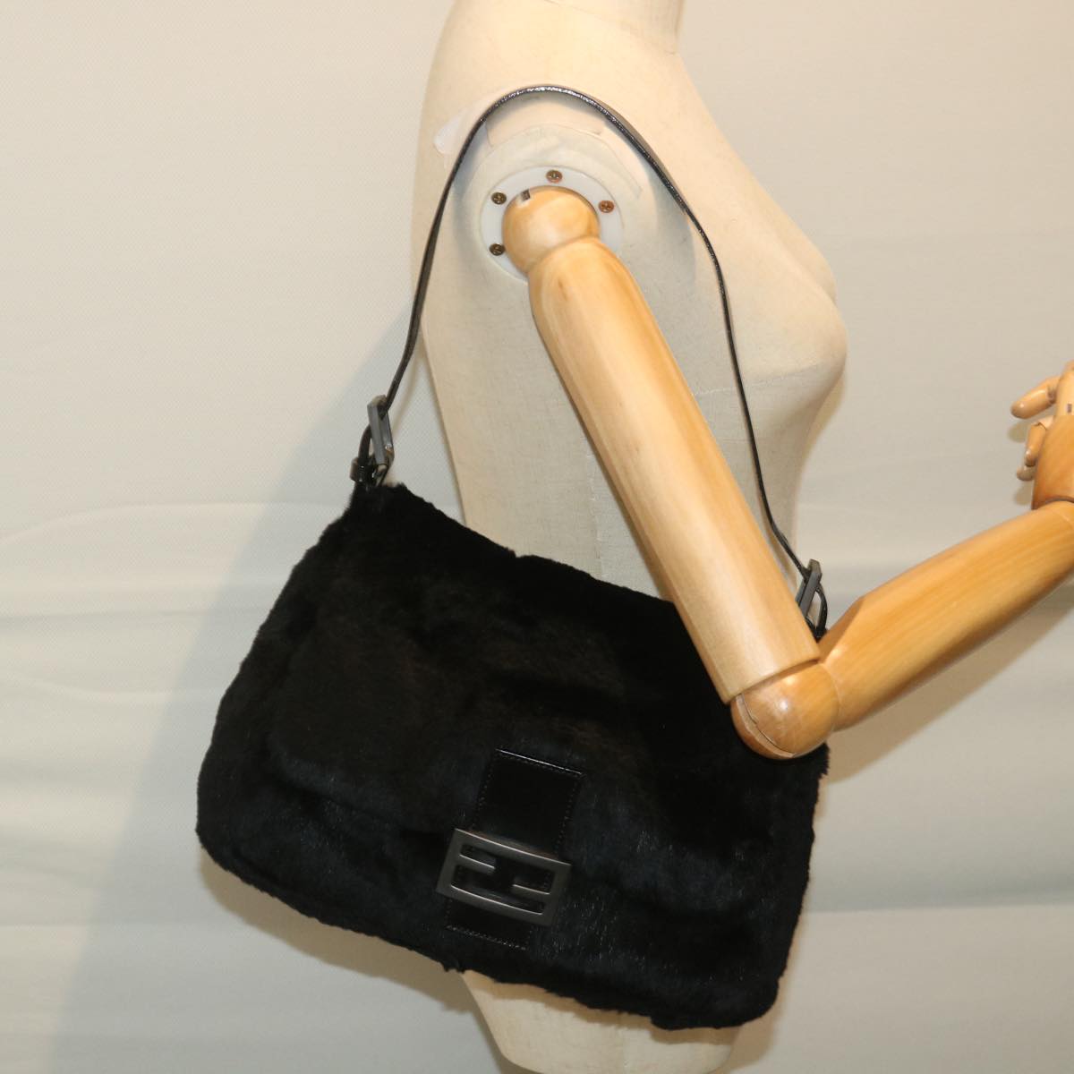 FENDI Mamma Baguette Shoulder Bag Fur Black yk9200