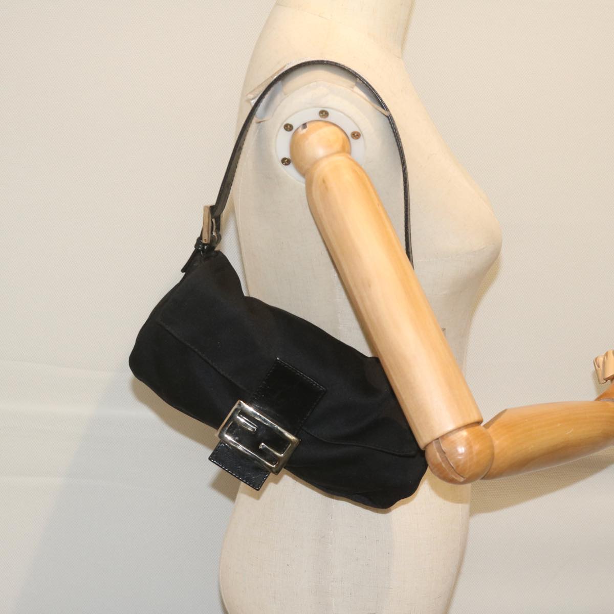 FENDI Mamma Baguette Shoulder Bag Nylon Black 2355 26424 008 yk9685